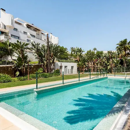 Luxe Met 3 Ensuite Badkamers, Terras Met Zicht, Prive Parkeren En Diverse Zwembaden